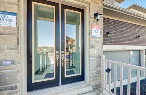 Innisfil House | Detached New Modern House In South Barrie - Built H plus ME Technology