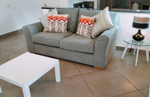 Alcobaca Cottage | Detached one bedroom cottage with private parking
