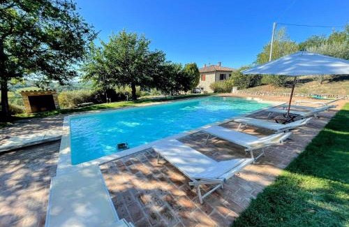 Loreto Villa | Detached villa - sleeps 10 - pool - pergola - playground for children - wifi