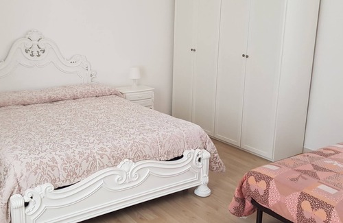 Marina di Carrara House | Detached white cottage 2 steps from the sea in private area of value