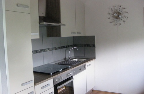 Machtlos House | Detached, wooden bungalow, in a green wooded area