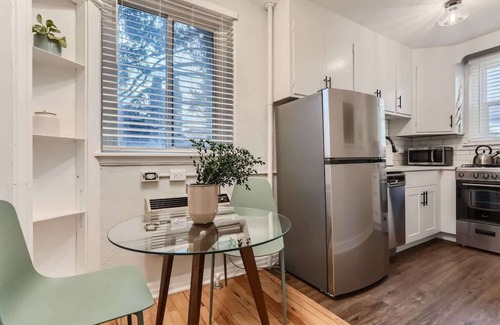 City Park Apartment | Detroit by Modern Midstay/On City Park! #T22