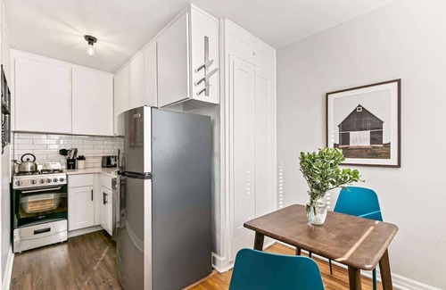 City Park Apartment | Detroit by Modern Midstay/On City Park! #T26