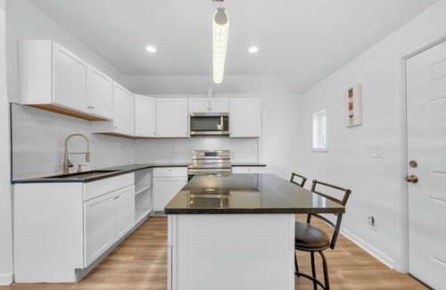 Mexicantown - Southwest Detroit Apartment | Detroit Getaway: 3-Bedroom Apartment for 7 and WiFi