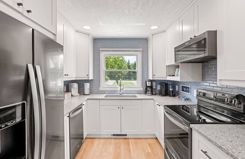 Detroit Lakes House | Detroit Lakes Lakeside Dambo Troll Hunting Fall Retreat.