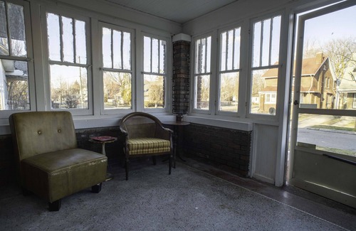 Jefferson Chalmers House | Detroit River Fishing Accomodations