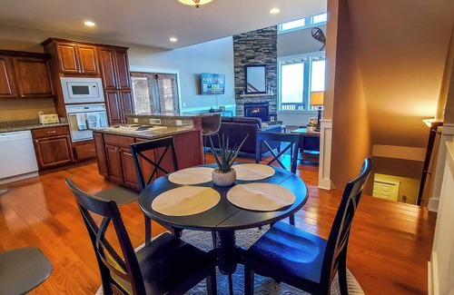 Stonebridge Cabin | Deuces Wild Available Labor Day Weekend!