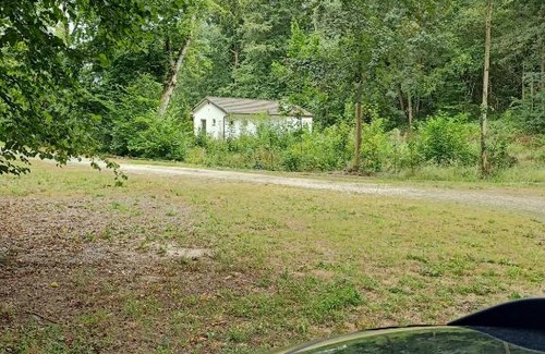 Florennes House | Deux étangs poissonneux au milieu des bois avec gîte moderne, la halte des deux lacs