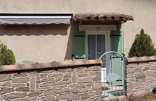 Brissac House | Deux chambres avec kitchenette dans maison de village avec terrasse