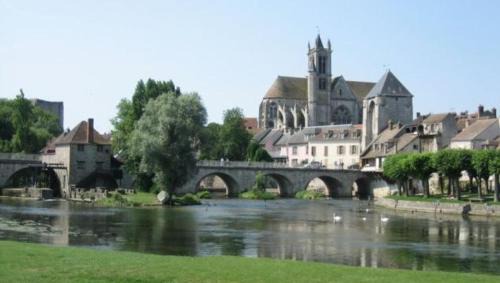 Moret-sur-Loing Apartment | Deux pièces terrasse