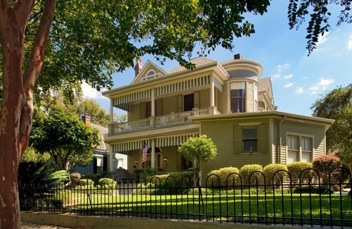 Natchez Bed & Breakfast | Devereaux Shields House