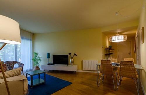 Eixample Apartment | Devesa Park Apartment with Private Parking