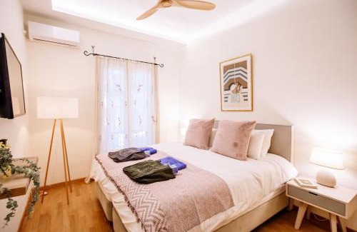 Zakynthos Town Apartment | Deviazi 4 - Charming Apartment for 2 in the Heart of the City-5 Minutes from the beach By Villa Mana Gers