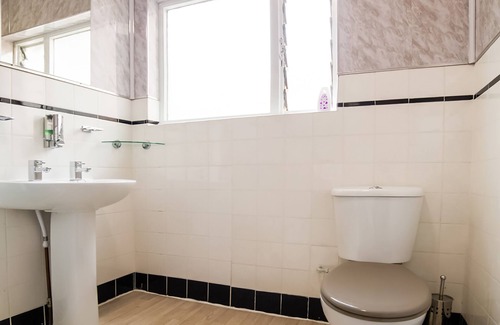 Westcliff-on-Sea House | Devine Beach Hotel, Westcliff Southend-On-Sea