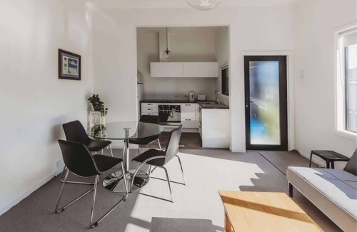 New Plymouth Apartment | Devon Central Apartment - stylish 2 BR CBD pad