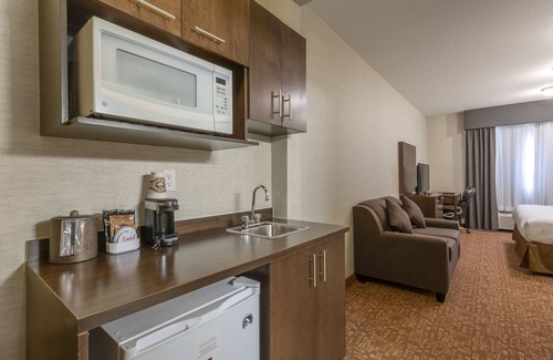 Fox Creek Hotel | Devonian Hotel & Suites