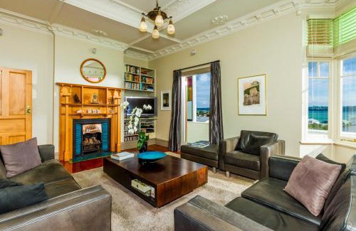 Stanley Point House | Devonport Harbour View
