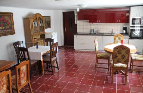 Bukkszek House | Diófa Vendégház