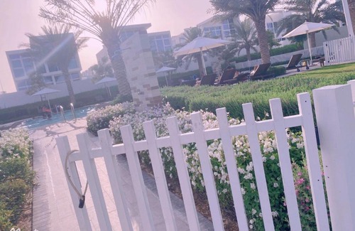 Dubai House | 迪拜沙漠特色私人度假别墅旁边就是超大社区游泳池以及有健身房
