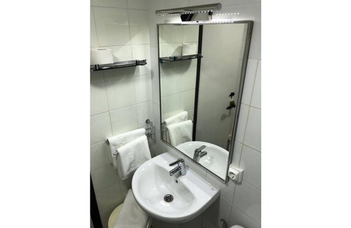 Puigcerda Bed & Breakfast | Di Verena - Three people with private bathroom nr 35