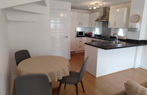 Dartford House | Diadem Comfort Suites, a Spacious and Beautiful 4-Bedroom Holiday House