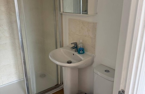 Dartford House | Diadem Comfort Suites, a Spacious and Beautiful 4-Bedroom Holiday House