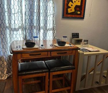Lawton Apartment | Diamond Apartment with GYM - 2 miles to Fort Sill & just blocks to downtown!