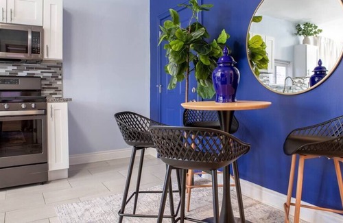 Melrose Park House | Diamond Blue | Free Parking | 15 min Chicago/Ohare