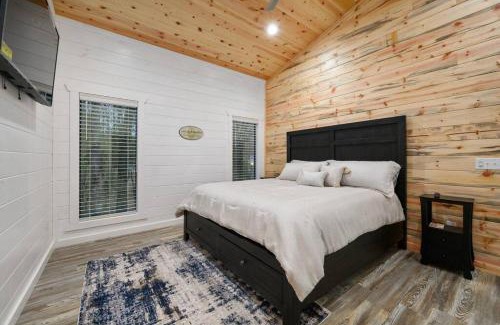 Broken Bow House | Diamond Cabin w/jet shower & secluded back deck!