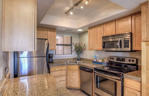Tucson Condo | Diamond in the Desert. Well stocked, cozy and artistic condo