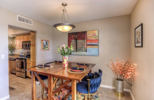 Tucson Condo | Diamond in the Desert. Well stocked, cozy and artistic condo