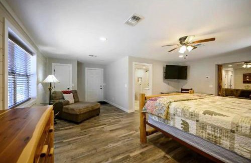 Pickens House | Diamond in the Ruff Hot Tub