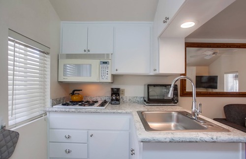 Village of La Jolla Apartment | Diamond in the Village - a/c, parking and walk to shops and restaurants