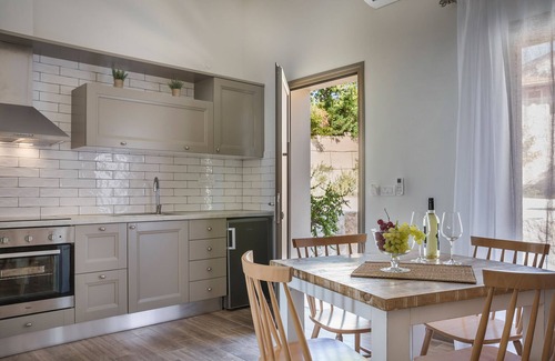 Leivathos House | Diana Suites