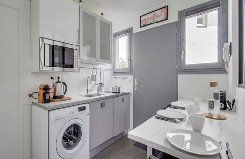 7th Arrondissement Apartment | DIFY Malot - Jean Macé