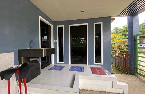 Bayabas House | DigFamilyApartment Suite Room with toilet in Bayabas near Tandag City