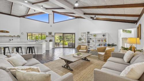 Coffs Harbour House | Diggers Beach Surf House - Pool, Surf Beach, Pets, Sleeps 10