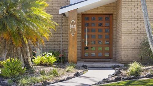Coffs Harbour House | Diggers Beach Surf House - Pool, Surf Beach, Pets, Sleeps 10