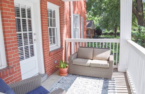 Evansville Apartment | Digs 1: Charming Open Concept 2BDRM, 1st Floor + Parking