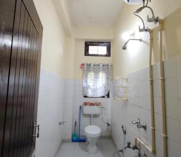 Beltola Hotel | Dillen's Backpackers Inn