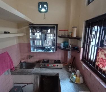 Beltola Hotel | Dillen's Backpackers Inn