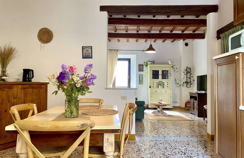 San Quirico d'Orcia Apartment | Dimora del Poggio - cozy Tuscan apartment