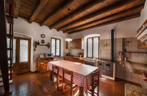 Caprino Veronese House | Dimora Forte San Marco - rustico con giardino