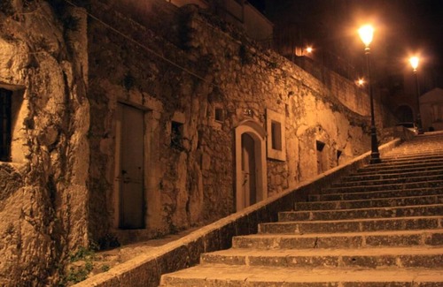 Palazzolo Acreide Historic Centre Apartment | Dimora il Vulcano - One Bedroom Apartment, Sleeps 3