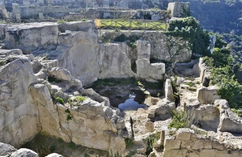 Palazzolo Acreide Historic Centre Apartment | Dimora il Vulcano - One Bedroom Apartment, Sleeps 3
