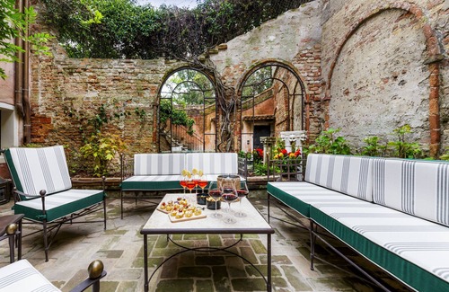 Dorsoduro Apartment | Dimora Orlando with Private Courtyard