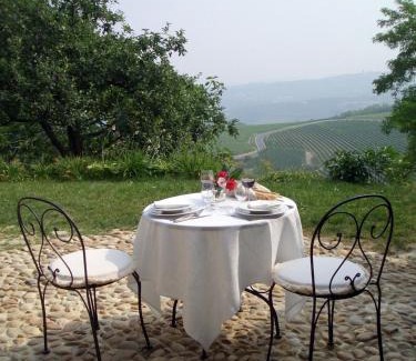 Neviglie House | Dindina Agriturismo