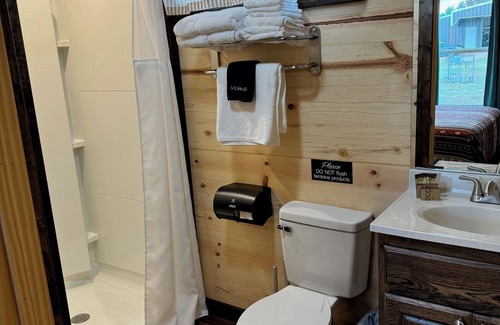 Glen Rose Cabin | Dinosaur Valley RV Park Cabin 6