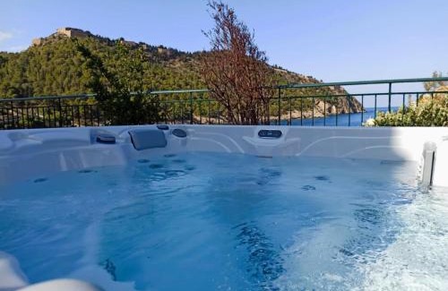 Frourion House | Dionos Villa with Jacuzzi