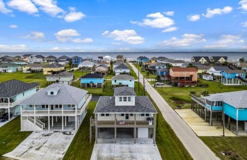 Crystal Beach House | Direct Beach Access Huge Deck Overlooking Canal